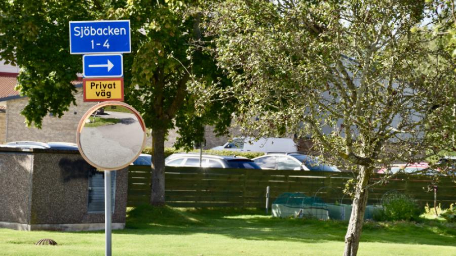 Vår stora tomt har en privat karaktär